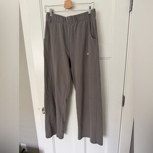 ALO Yoga Gray Wide Leg Pants